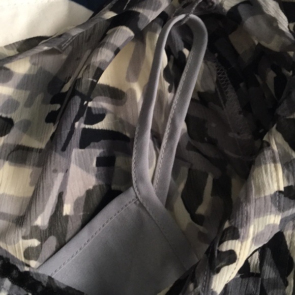 Grayscale Patterned Blouse - Picture 6 of 6